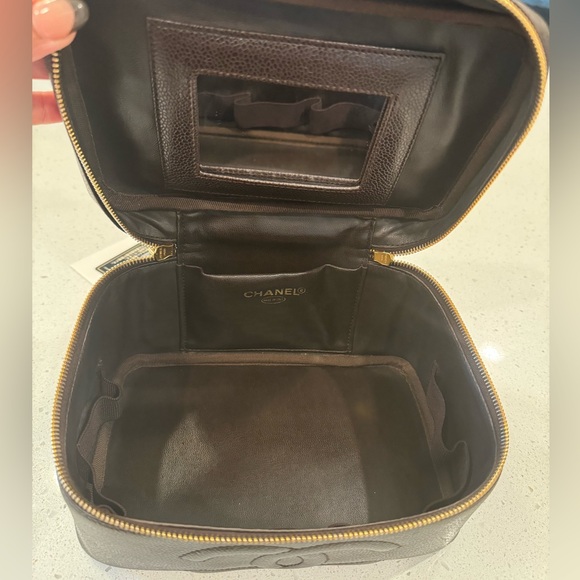 CHANEL Vintage Timeless Cosmetic Case Caviar Brown w 24k hardware - Picture 8 of 10